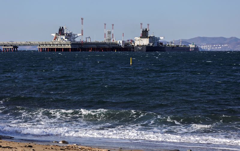 &copy; Reuters. Vessels, including Shun Tai crude oil tanker, are seen anchored at the terminal Kozmino in Nakhodka Bay near the port city of Nakhodka, Russia, December 4, 2022. REUTERS/Tatiana Meel/ File photo