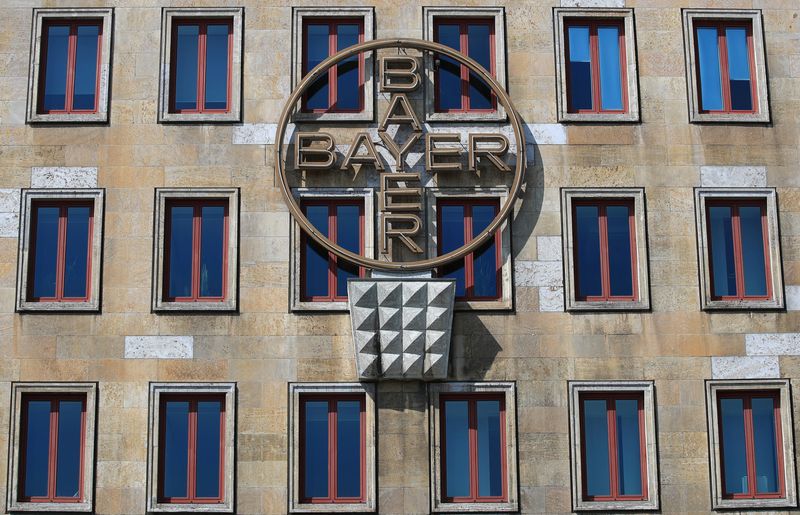 &copy; Reuters. FILE PHOTO: The logo of Bayer AG is pictured at the facade of the historic headquarters of the German pharmaceutical and chemical maker in Leverkusen, Germany, April 27, 2020. REUTERS/Wolfgang Rattay/File Photo