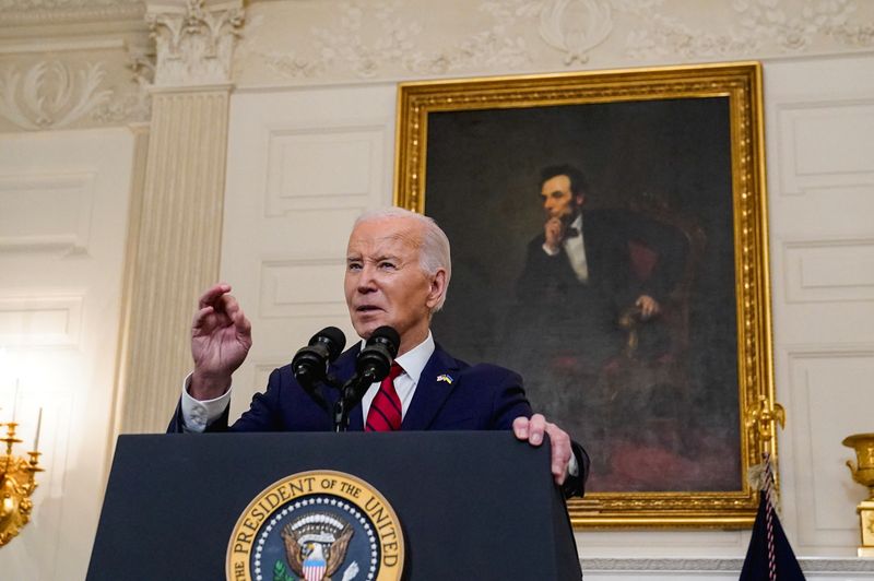 © Reuters. U.S. President Joe Biden speaks after signing into law a bill providing billions of dollars of new aid to Ukraine for its war with Russia, at the White House in Washington, U.S., April 24, 2024. REUTERS/Elizabeth Frantz