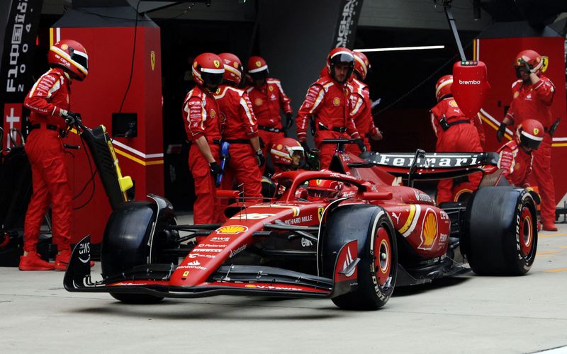 &copy; Reuters. 
April 21, 2024 
Foto de archivo de la Ferrari de Charles Leclerc en boxes del Gran Premio de China 
 Pool via REUTERS/Andres Martinez Casares/