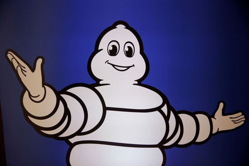 © Reuters. FILE PHOTO: Bibendum, the Michelin Man mascot, is seen ahead of a news conference to present the Michelin Group company's 2018 annual results in Paris, France, February 11, 2019.  REUTERS/Philippe Wojazer/File Photo