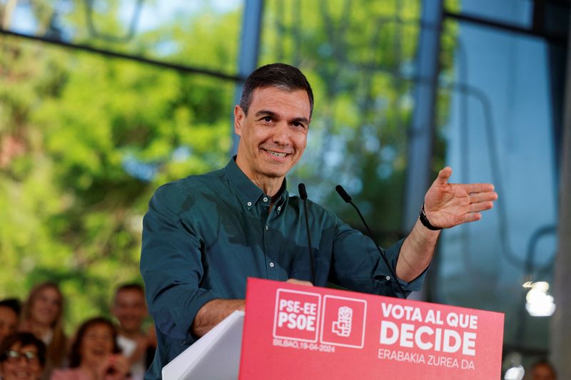&copy; Reuters. Spain's Prime Minister Pedro Sanchez addresses a Basque Socialist Party meeting, ahead of Sunday's regional elections in Spain's Basque Country, where left-wing separatist party EH Bildu seek to dislodge the conservative Basque Nationalist Party (PNV), in