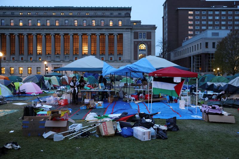&copy; Reuters. Protesters continue to maintain the encampment on Columbia University campus, after a tense night of negotiations, in support of Palestinians, amid the ongoing conflict between Israel and the Palestinian Islamist group Hamas, in New York City, U.S., April