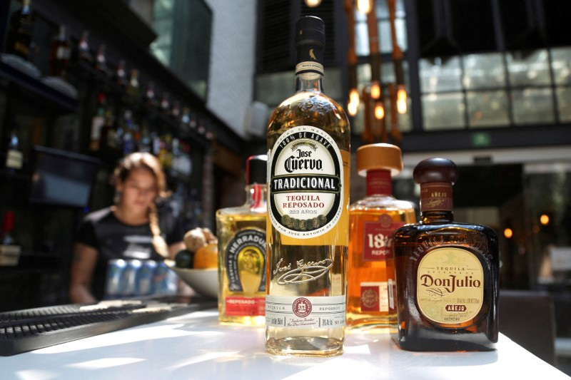 &copy; Reuters. FILE PHOTO: Bottles of tequila Jose Cuervo, Don Julio, 1800 and Herradura are displayed at a bar in this picture illustration taken April 4, 2019. REUTERS/Luis Cortes/Illustration/File Photo