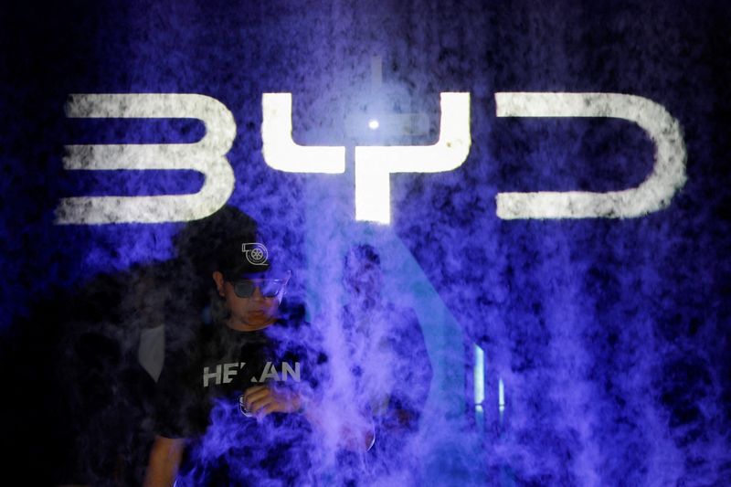 &copy; Reuters. FILE PHOTO: A man walks past the sign of BYD, the electric vehicle maker from China, during its launch ceremony in Jakarta, Indonesia, January 18, 2024. REUTERS/Willy Kurniawan/File Photo