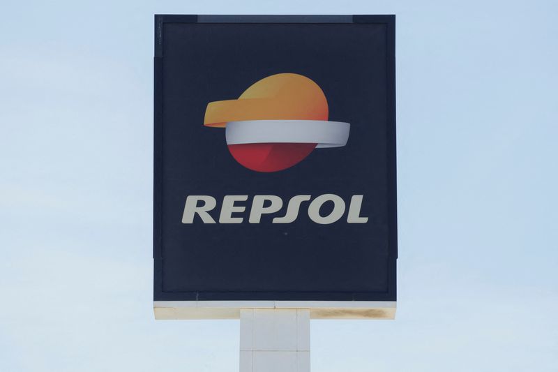&copy; Reuters. The logo of Repsol is seen near a fuel station in Malaga, Spain, April 24, 2024. REUTERS/Jon Nazca