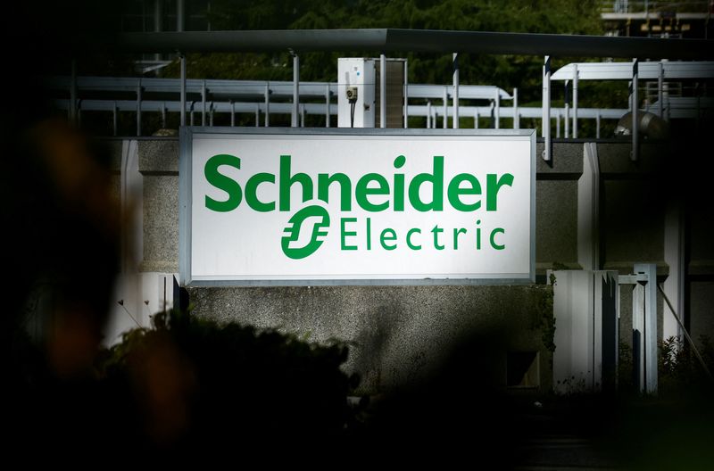 &copy; Reuters. Le logo Schneider Electric. /Photo prise le 20 septembre 2022/REUTERS/Stéphane Mahé