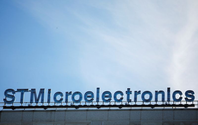 &copy; Reuters. Le logo STMIcroelectronics. /Photo prise le 12 juillet 2022/REUTERS/Sarah Meyssonnier