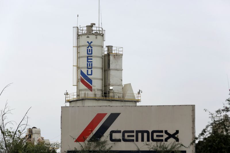 &copy; Reuters. A cement silo of Mexican cement maker CEMEX is pictured at a cement plant in Monterrey, Mexico February 4, 2018. Picture taken February 4, 2018. REUTERS/Daniel Becerril/File Photo