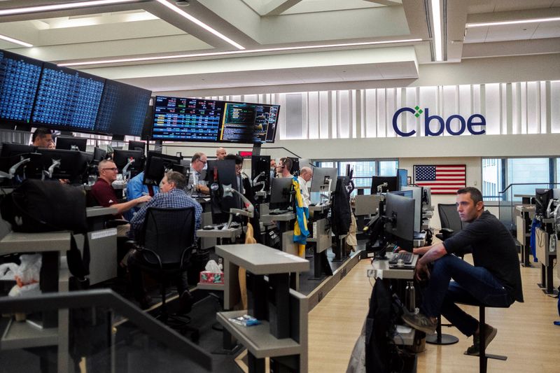&copy; Reuters. Brokers execute trades on the CBOE (Chicago Board Options Exchange) Global Markets  trading floor, at their headquarters in Chicago, Illinois, U.S., April 11, 2024. REUTERS/Jim Vondruska/Filr Photo