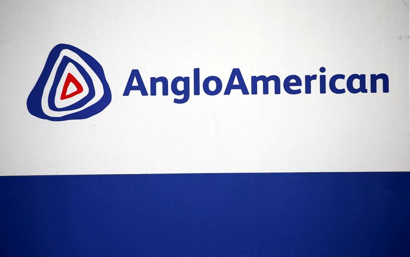 &copy; Reuters. Foto de archivo del logo de Anglo American 
 Oct 5, 2015.  REUTERS/Siphiwe Sibeko/
