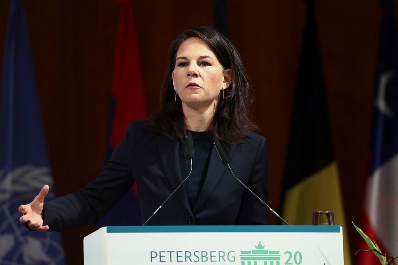 &copy; Reuters. وزيرة الخارجية الألمانية أنالينا بيربوك تلقي خطابا أمام حوار بطرسبرج للمناخ في برلين يوم 25 أبريل نيسان 2024. تصوير: ليزا يوهانسن - رويترز 