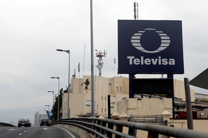 &copy; Reuters. FOTO DE ARCHIVO. El logotipo de la emisora Televisa se ve fuera de su sede en la Ciudad de México, México. 10 de julio de 2017. REUTERS/Edgard Garrido