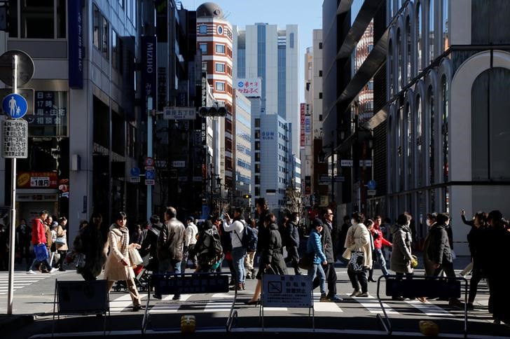 &copy; Reuters. 総務省によると４月の東京都区部消費者物価指数（生鮮食品を除く、コアＣＰＩ）は１０６．４となり、前年同月比１．６％上昇した。写真は２０１７年２月、東京都内で撮影（２０２３年