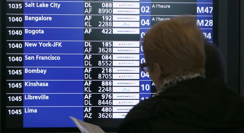 &copy; Reuters. A flight departure screen displays information at the Roissy-Charles de Gaulle International Airport north of Paris January 26, 2014. REUTERS/Gonzalo Fuentes/File Photo