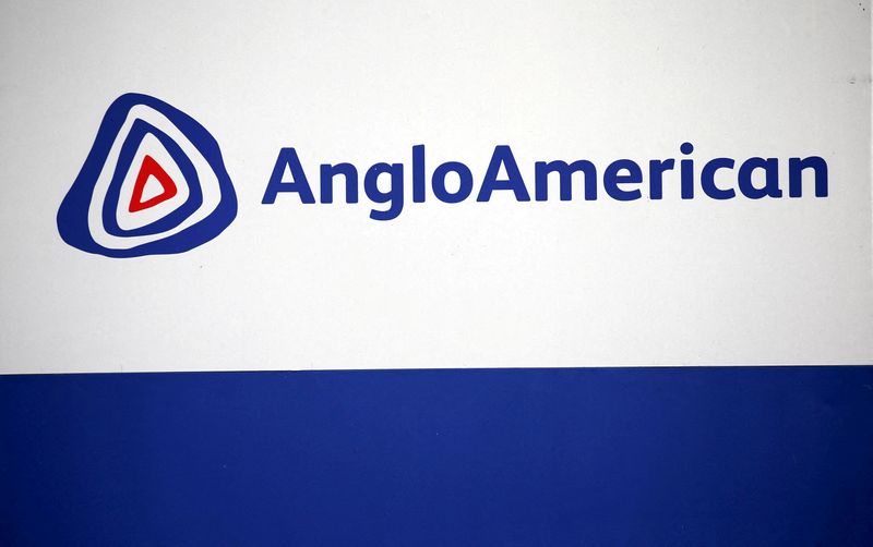 &copy; Reuters. Il logo di Anglo American a Rusternburg.  REUTERS/Siphiwe Sibeko