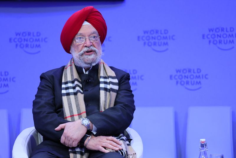 &copy; Reuters. وزير النفط الهندي هارديب سينغ بوري خلال اجتماع المنتدى الاقتصادي العالمي في دافوس بسويسرا يوم 16 يناير كانون الثاني 2024. تصوير: دينيس باليبوس 
