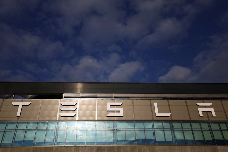 &copy; Reuters. FILE PHOTO: A view of the building of Tesla's production plant in Gruenheide outside Berlin, Germany, March 5, 2024, after the site lost power following a suspected arson attack on a nearby pylon. REUTERS/Lisi Niesner/File Photo