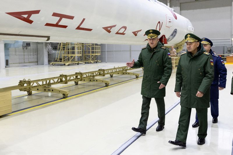 &copy; Reuters. FILE PHOTO: Russian Defence Minister Sergei Shoigu inspects the progress of construction and modernisation of infrastructure facilities at the Plesetsk cosmodrome in Arkhangelsk region, Russia, in this picture released April 24, 2024. Russian Defence Mini