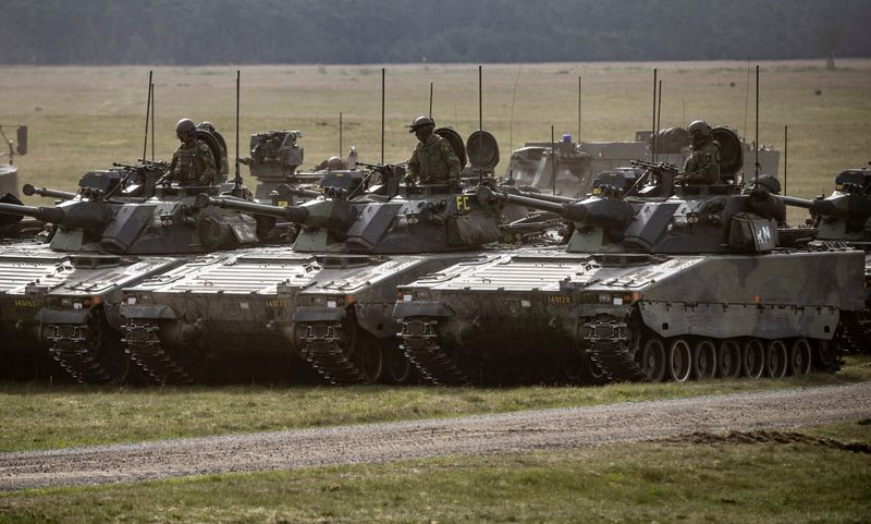 © Reuters. CV90 combat vehicles seen during the Aurora 23 military exercise at Rinkaby firing range outside Kristianstad, Sweden May 06, 2023. TT News Agency/Johan Nilsson via REUTERS/File Photo