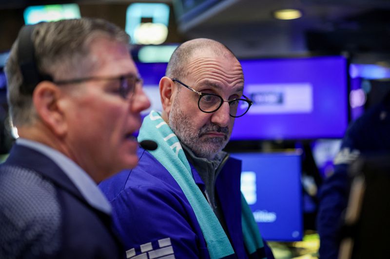 Wall Street shares close up as megacap tech stocks rally