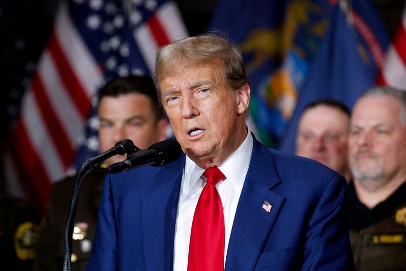 © Reuters. Ex-presidente dos EUA Donald Trump durante comício em Grand Rapids, EUA
02/04/2024
REUTERS/Rebecca Cook