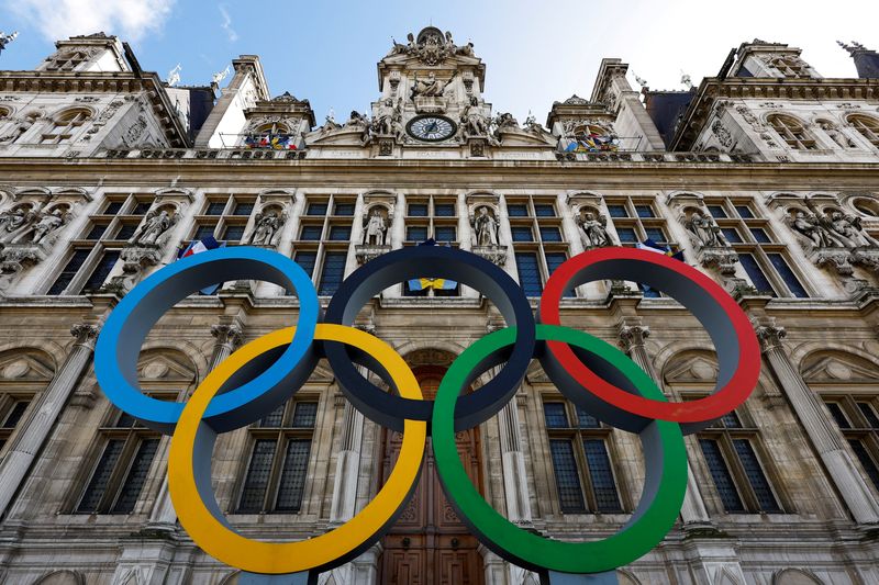 &copy; Reuters. Foto de archivo de los anillos olímpicos en el Hotel de Ville City Hall de Paris
March 14, 2023. REUTERS/Gonzalo Fuentes/
