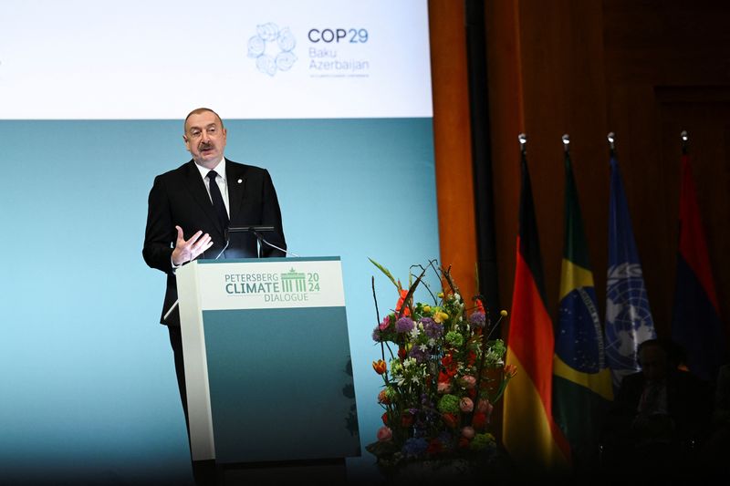 &copy; Reuters. رئيس أذربيجان إلهام علييف يتحدث في مؤتمر عن المناخ في برلين يوم 26 أبريل نيسان 2024. تصوير: انجريت هيلزه - رويترز