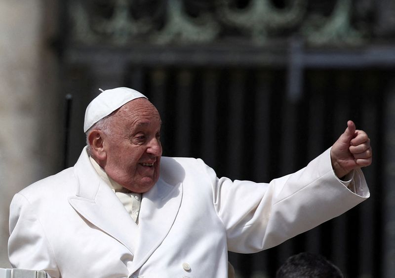 &copy; Reuters. イタリアのメローニ首相は２６日、６月１３ー１５日に南部プーリア州で開催される主要７カ国（Ｇ７）首脳会議（サミット）にローマ教皇フランシスコが参加すると発表した。２５日撮影