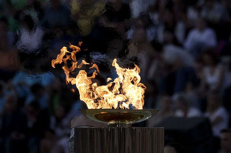 &copy; Reuters. منظر عام للشعلة الأولمبية خلال حفل تسليم الشعلة في أثينا يوم 26 أبريل نيسان 2024. تصوير: لويزا فرادي - رويترز.