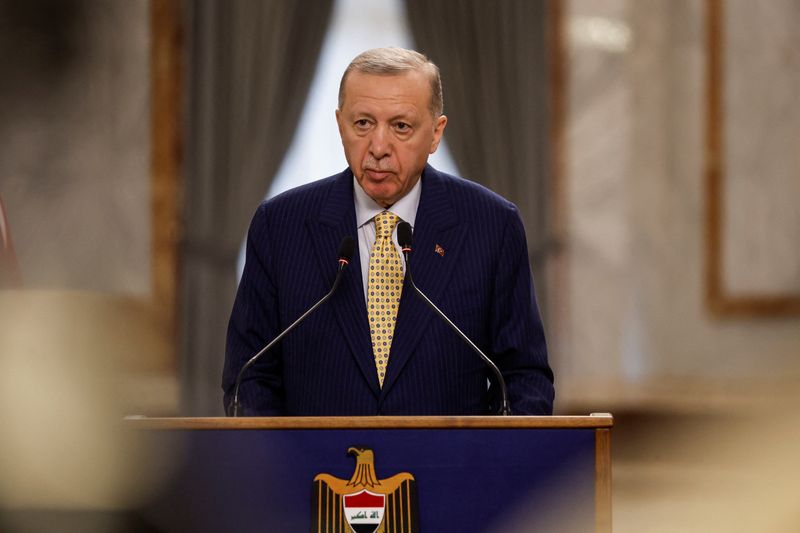 &copy; Reuters. الرئيس التركي رجب طيب أردوغان خلال مؤتمر صحفي في بغداد يوم 22 أبريل نيسان 2024. صورة لرويترز من ممثل لوكالات الأنباء.