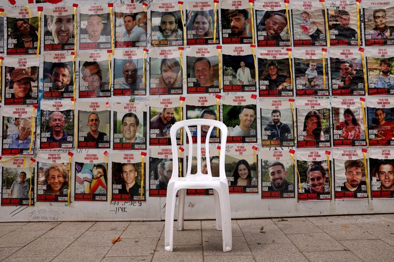 &copy; Reuters. A chair is left in front of posters with pictures of hostages, who were kidnapped during the deadly October 7 attack on Israel by Palestinian Islamist group Hamas, amid the ongoing conflict in Gaza between Israel and Hamas, in Tel Aviv, Israel, April 26, 