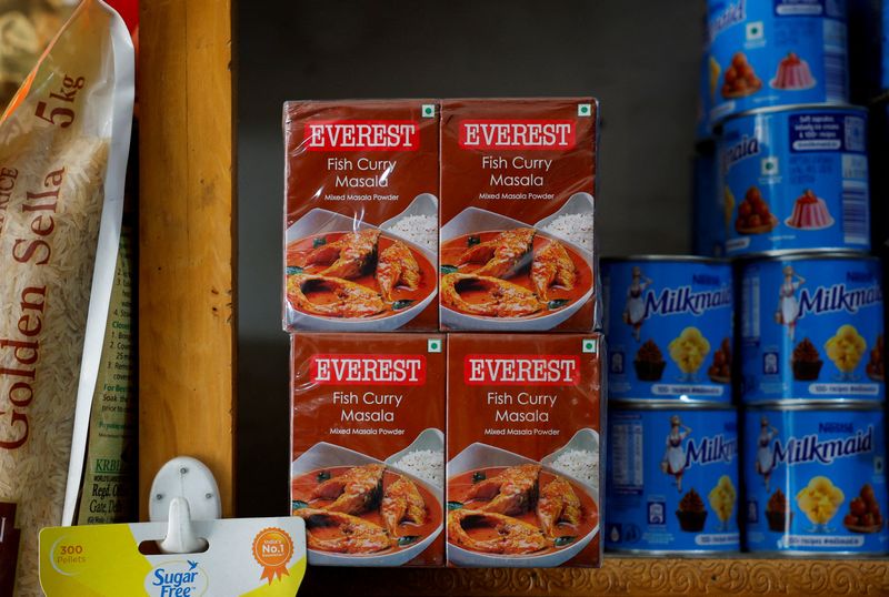 &copy; Reuters. FILE PHOTO: Boxes of Everest fish curry masala are stacked on the shelf of a shop at a market in Srinagar, April 23, 2024. REUTERS/Sharafat Ali/File Photo