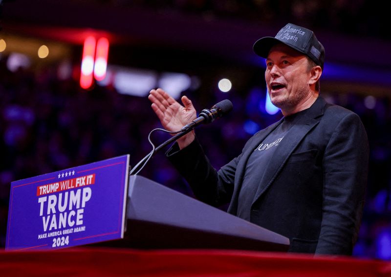 &copy; Reuters. FILE PHOTO: Tesla CEO and X owner Elon Musk speaks during a rally for Republican presidential nominee and former U.S. President Donald Trump at Madison Square Garden, in New York, U.S., October 27, 2024. REUTERS/Carlos Barria/File Photo/File Photo