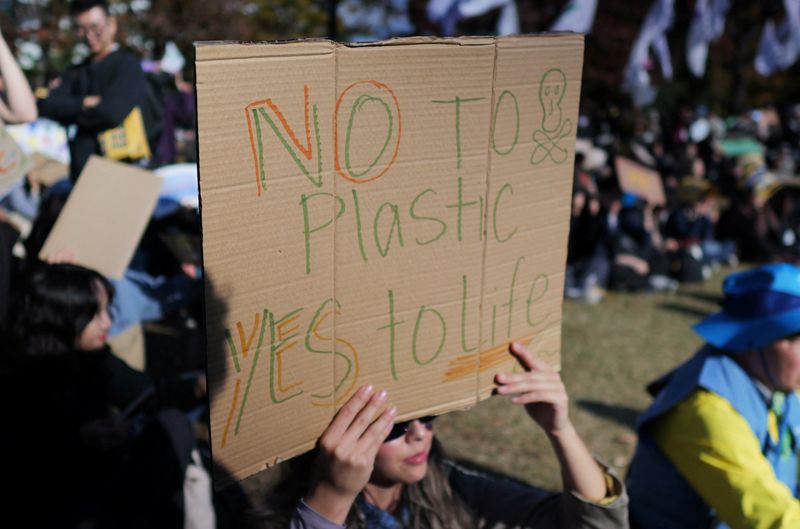 Countries remain divided as fifth U.N. plastics treaty talks begin