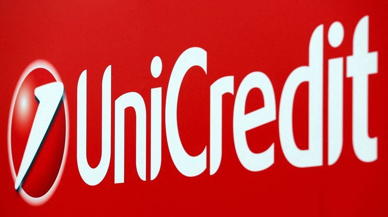 © Reuters. FILE PHOTO: Unicredit bank logo is seen on a banner downtown Milan, Italy, May 23, 2016. REUTERS/Stefano Rellandini/File Photo