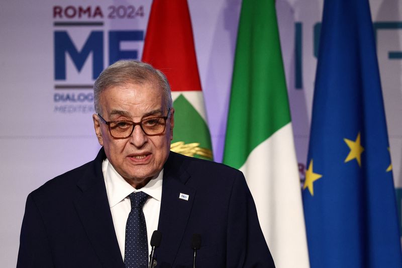 ©Reuters. O Ministro das Relações Exteriores do Líbano, Abdallah Bou Habib, fala durante a Conferência de Diálogo do Mediterrâneo em 25 de novembro de 2024 em Roma, Itália. REUTERS/Guglielmo Mangiapane