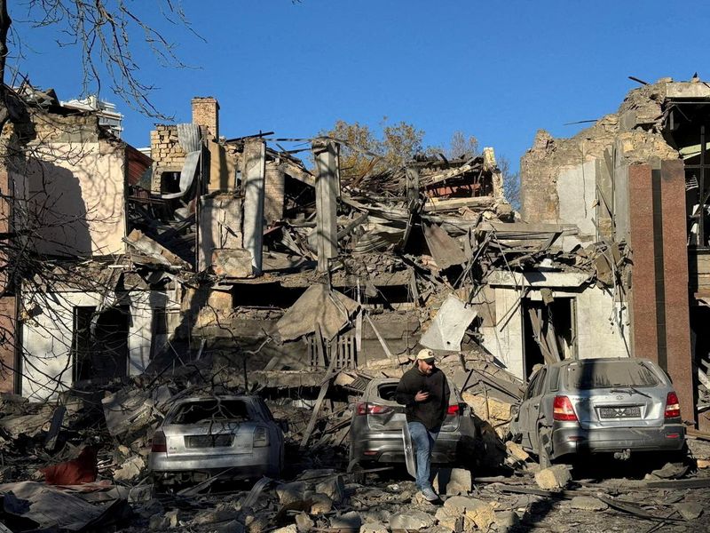 &copy; Reuters. A resident walks next to buildings and cars heavily damaged by a Russian missile strike, amid Russia's attack on Ukraine, in Odesa, Ukraine November 25, 2024. Ukraine's President Volodymyr Zelenskiy via Telegram/Handout via REUTERS