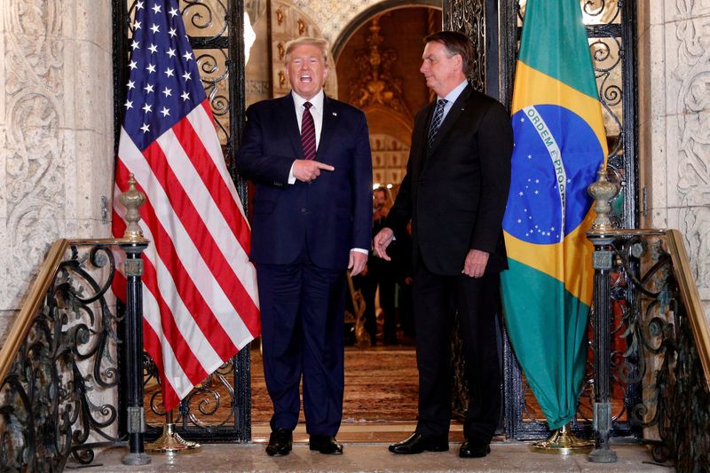 &copy; Reuters. Donald Trump ao lado de Jair Bolsonaro em Palm Beach, no Estado norte-americano da Flóridan07/03/2020 REUTERS/Tom Brenner