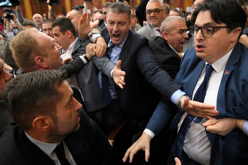 &copy; Reuters. Opposition and the ruling coalition deputies brawl as tensions rose over Novi Sad's fatal train station roof collapse, during a session in the Serbian parliament hall in Belgrade, Serbia, November 25, 2024. REUTERS/Stringer 