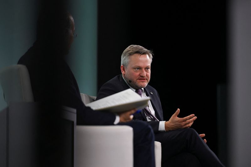 &copy; Reuters. FILE PHOTO: BP CEO Murray Auchincloss speaks on a panel during CERAWeek by S&P Global in Houston, Texas, U.S. March 19, 2024. REUTERS/Callaghan O'Hare/File Photo