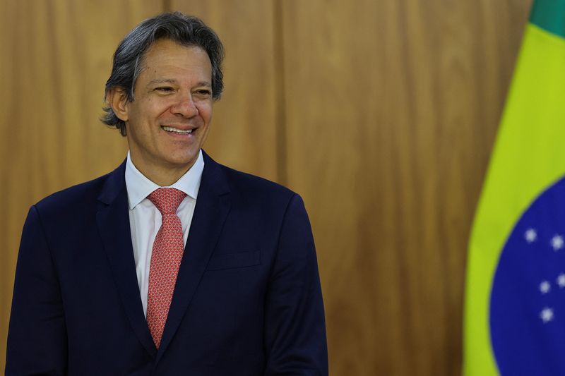 © Reuters. FILE PHOTO: Brazil's Finance Minister Fernando Haddad smiles during a meeting with Brazil's President Luiz Inacio Lula da Silva to announce new ApexBrasil projects, at the Planalto Palace in Brasilia, Brazil, September 17, 2024. REUTERS/Ueslei Marcelino/ File Photo