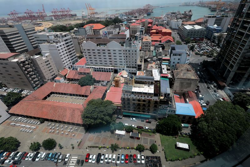 © Reuters. FILE PHOTO: A general view of the business district in Colombo, Sri Lanka, September 10, 2020. Picture taken through a glass window. REUTERS/Dinuka Liyanawatte/File Photo