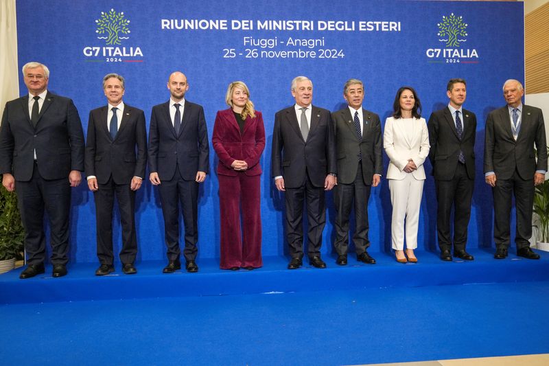 &copy; Reuters. Il Ministro degli Esteri ucraino Andrii Sybiha, il Segretario di Stato americano Antony Blinken, il Ministro degli Esteri francese Jean-Noel Barrot, il Ministro degli Esteri canadese Melanie Joly, il Ministro degli Esteri italiano Antonio Tajani, il Minis