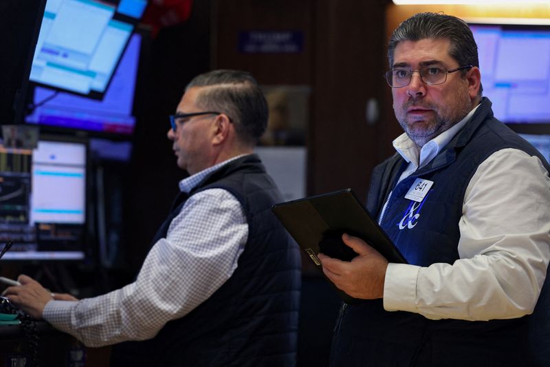 &copy; Reuters. Operadores na bolsa de Nova Yorkn25/11/2024. REUTERS/Brendan McDermid/File Photo