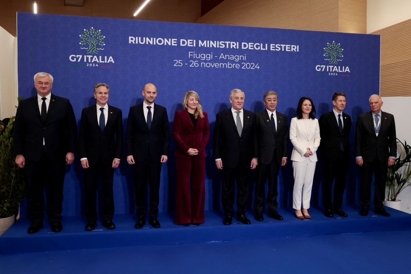 &copy; Reuters. Il Segretario di Stato Antony Blinken, il Ministro degli Esteri francese Jean-Noel Barrot, il Ministro degli Esteri canadese Melanie Joly, il Ministro degli Esteri italiano Antonio Tajani, il Ministro degli Esteri giapponese Takeshi Iwaya, il Ministro deg