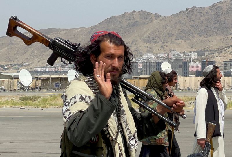 &copy; Reuters. FILE PHOTO: Taliban forces patrol a runway a day after U.S. troops' withdrawal from Hamid Karzai International Airport in Kabul, Afghanistan August 31, 2021. REUTERS/Stringer/File Photo