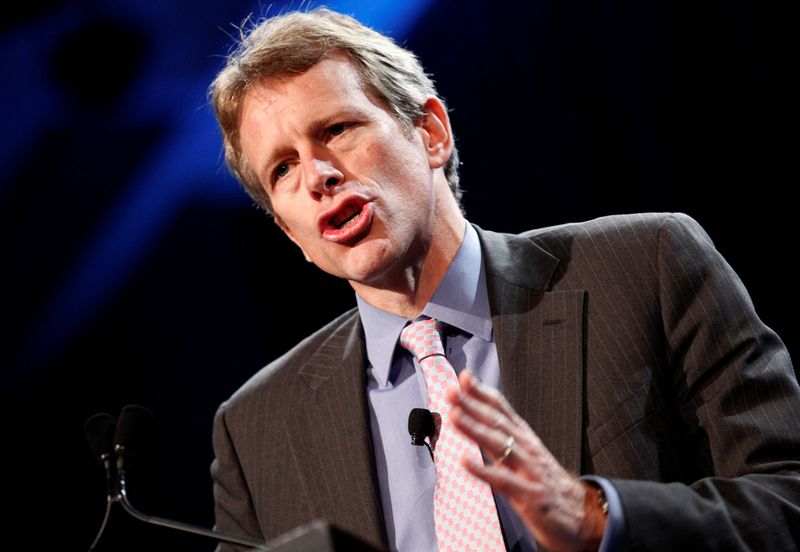 © Reuters. FILE PHOTO: Whitney Tilson, Co-Founder of T2 Partners LLC speaks at the 6th Annual New York Value Investing Congress in New York City, October 13, 2010.   REUTERS/Mike Segar/File Photo