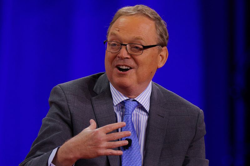 © Reuters. FILE PHOTO: Kevin Hassett, former White House Chair of the Council of Economic Advisors, speaks at the Conservative Political Action Conference (CPAC) in Dallas, Texas, U.S., August 5, 2022.  REUTERS/Brian Snyder/File Photo