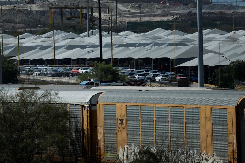 © Reuters. FILE PHOTO: A general view of the Ramos Arizpe plant of General Motors, which exports vehicles to the U.S. and Canada, in Ramos Arizpe, Coahuila state, Mexico November 2, 2024. REUTERS/Daniel Becerril/ File Photo